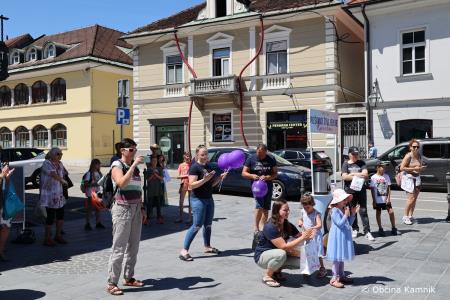 Kamnik obiskala bolna Karolina z družino  (8)